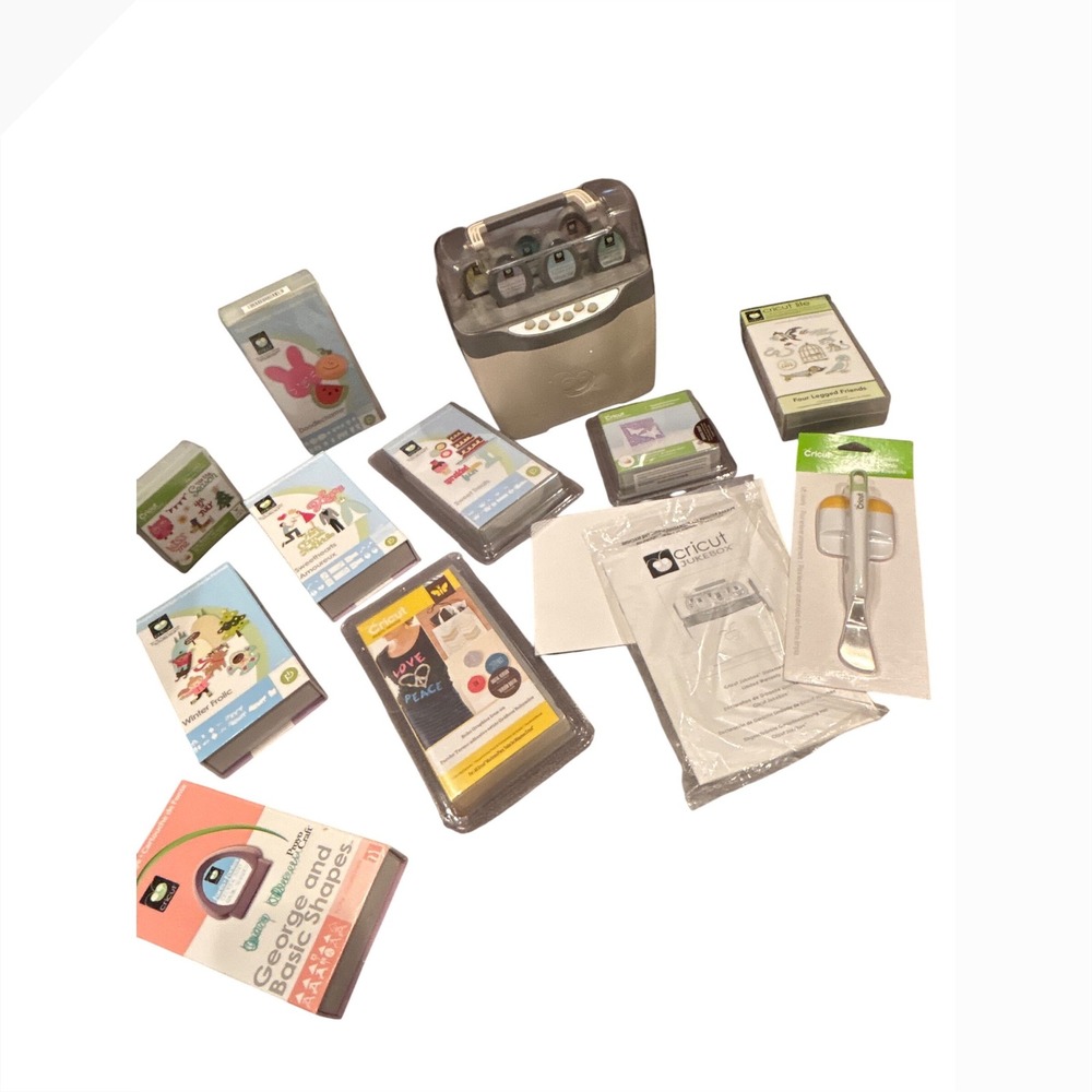 Cricut Cartridge Lot Anna Griffin Nancy Kubo Storage Binder Carrying Case Bundle